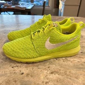 Nike Roshe NM Flyknit Electric Green size 9